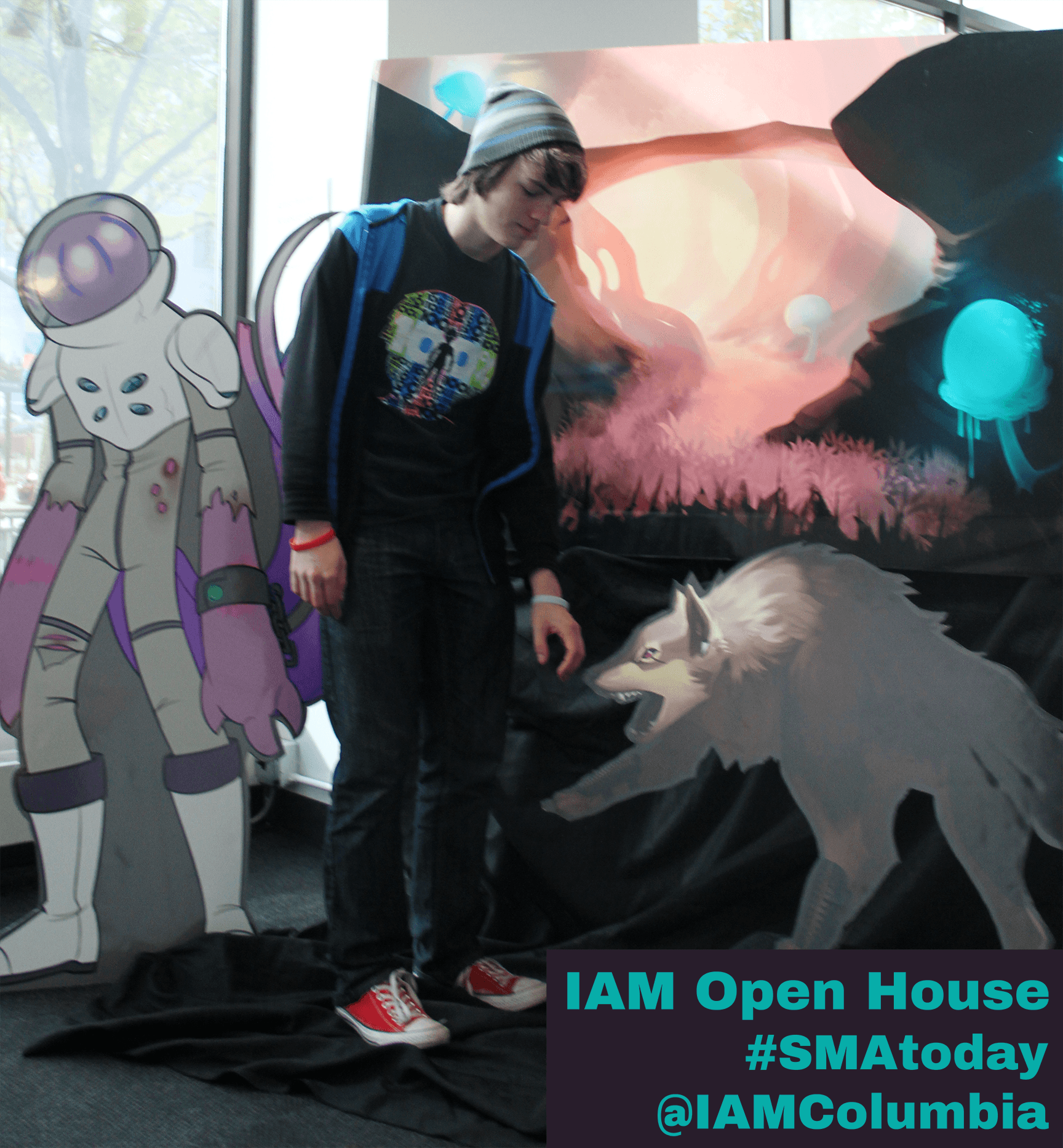 Guest at IAM's open house event 2018 photographed in front of student work